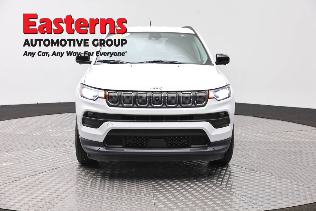 Used 2022 Jeep Compass Latitude w/ Convenience Group FWD image 2