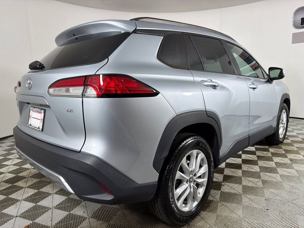 Used 2022 Toyota Corolla Cross LE w/ Moonroof Package FWD image 4