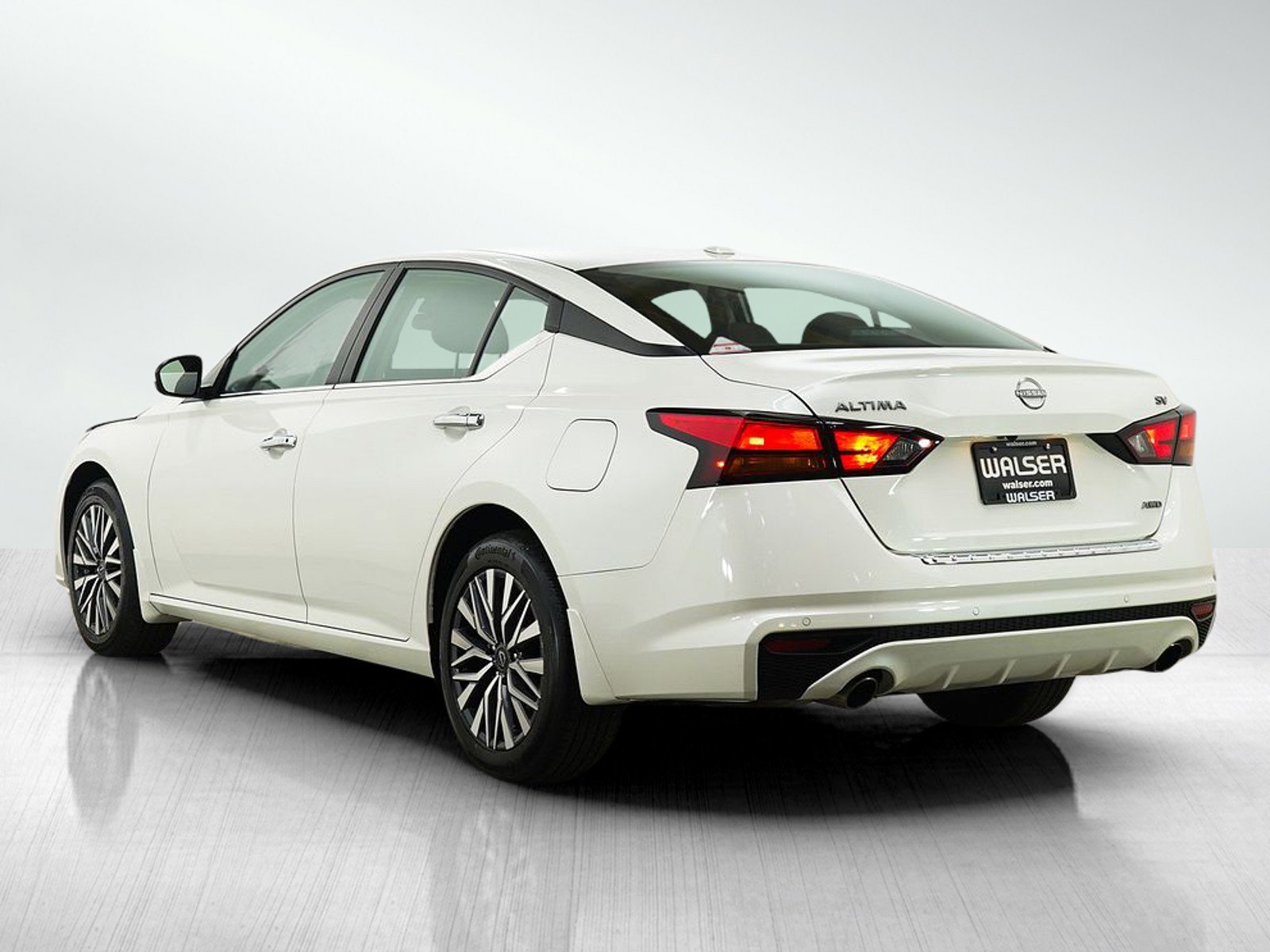 Used 2023 Nissan Altima 2.5 SV w/ SV Premium Package AWD/4WD image 3