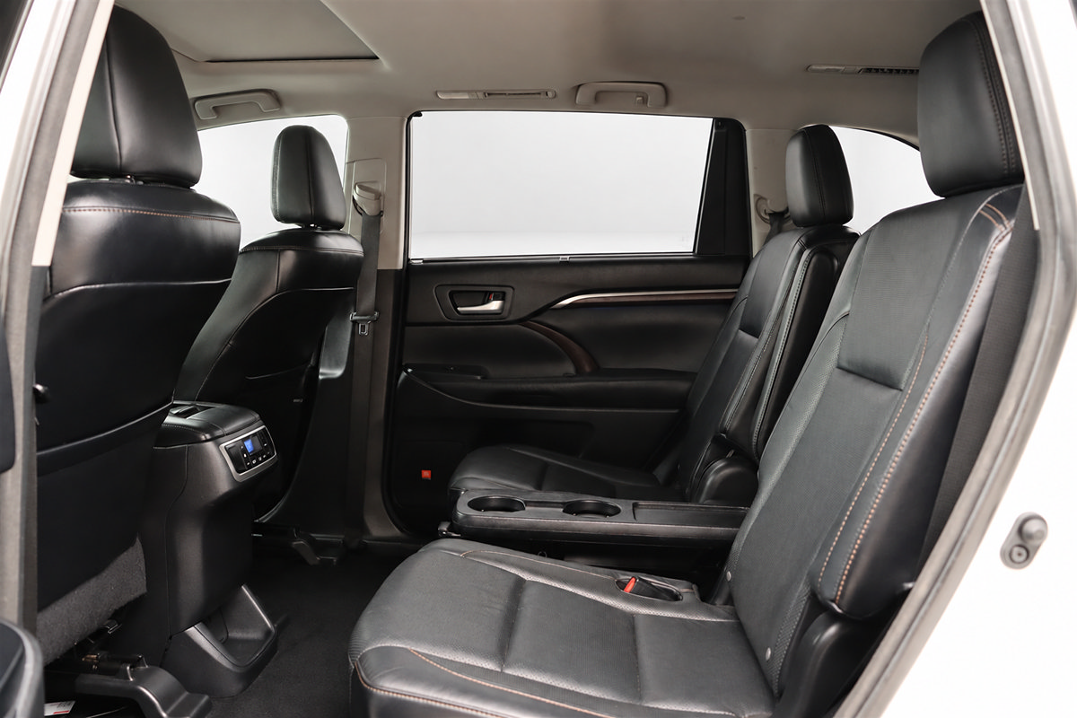 Used 2014 Toyota Highlander Limited AWD/4WD image 18