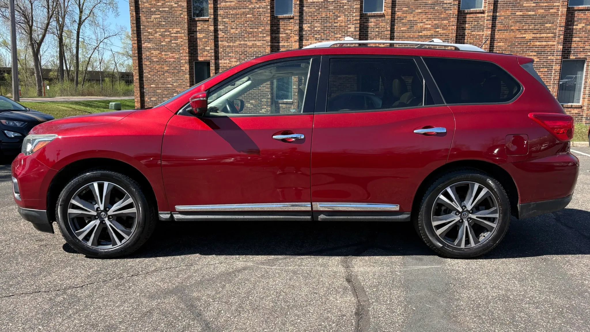 Used 2018 Nissan Pathfinder Platinum FWD image 5