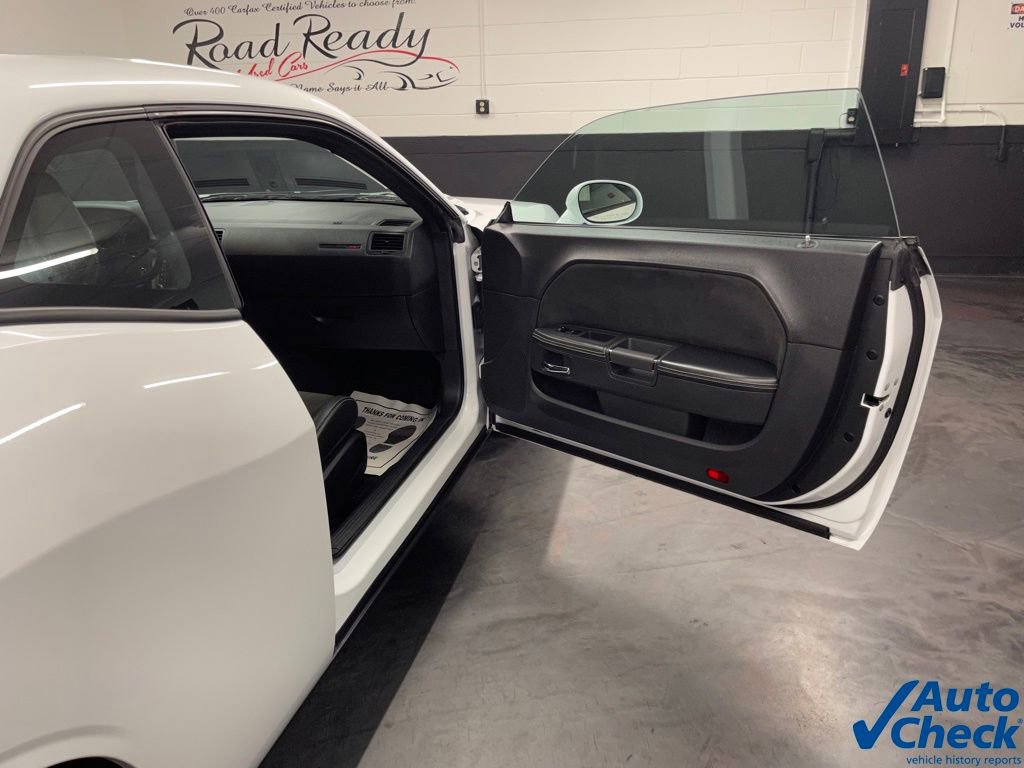 Used 2014 Dodge Challenger SRT8 image 29