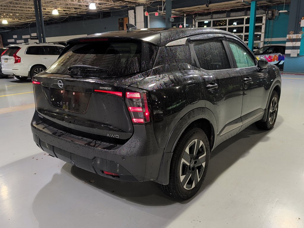 Used 2025 Nissan Kicks SV AWD/4WD image 9