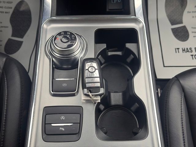 Used 2022 Ford Edge Titanium w/ Class II Trailer Tow Package image 18