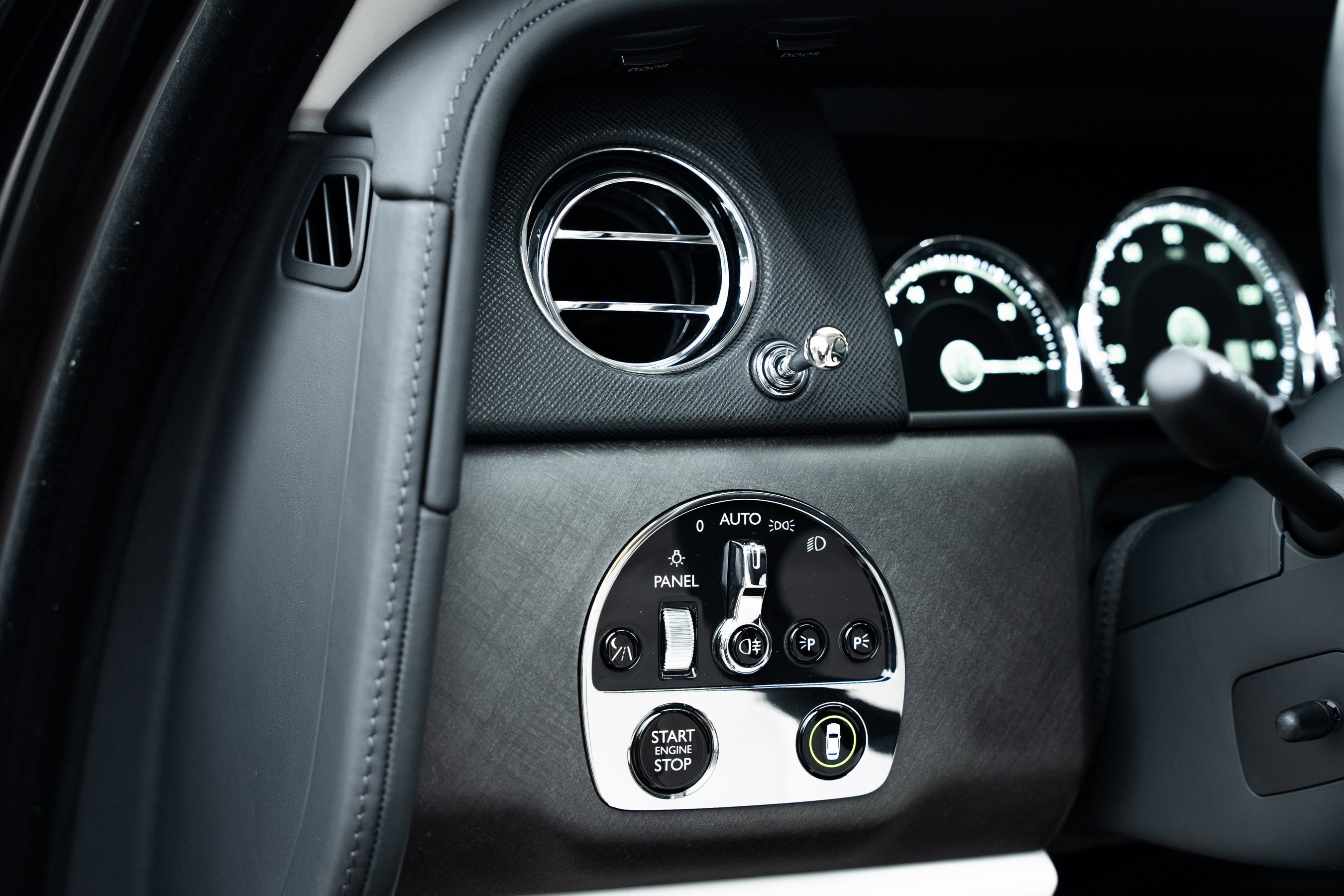 Used 2023 Rolls-Royce Cullinan w/ Cullinan Package image 28