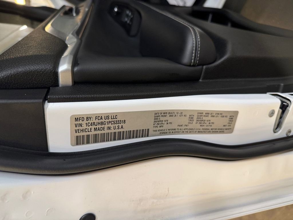 Used 2023 Jeep Grand Cherokee Limited w/ Black Appearance Package image 31