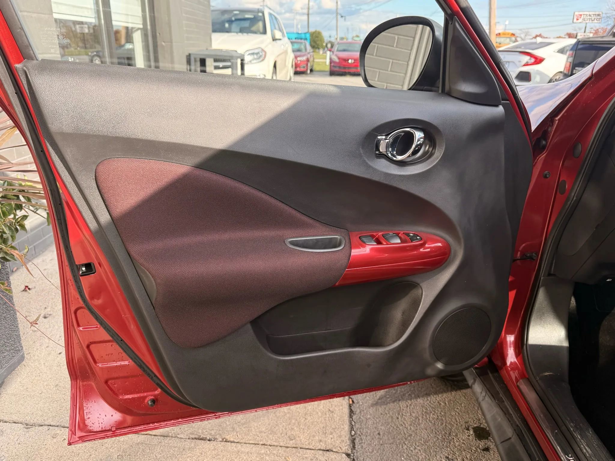 Used 2012 Nissan Juke SL image 10