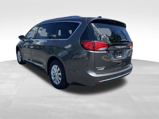 Used 2018 Chrysler Pacifica Touring-L FWD image 5