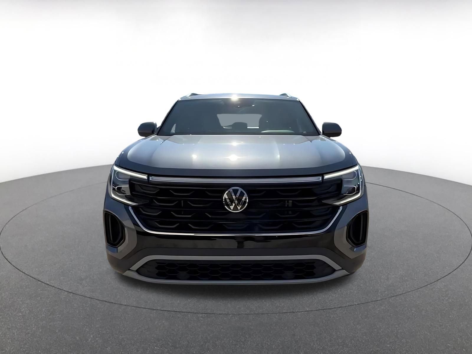 Used 2025 Volkswagen Atlas Cross Sport SE image 4