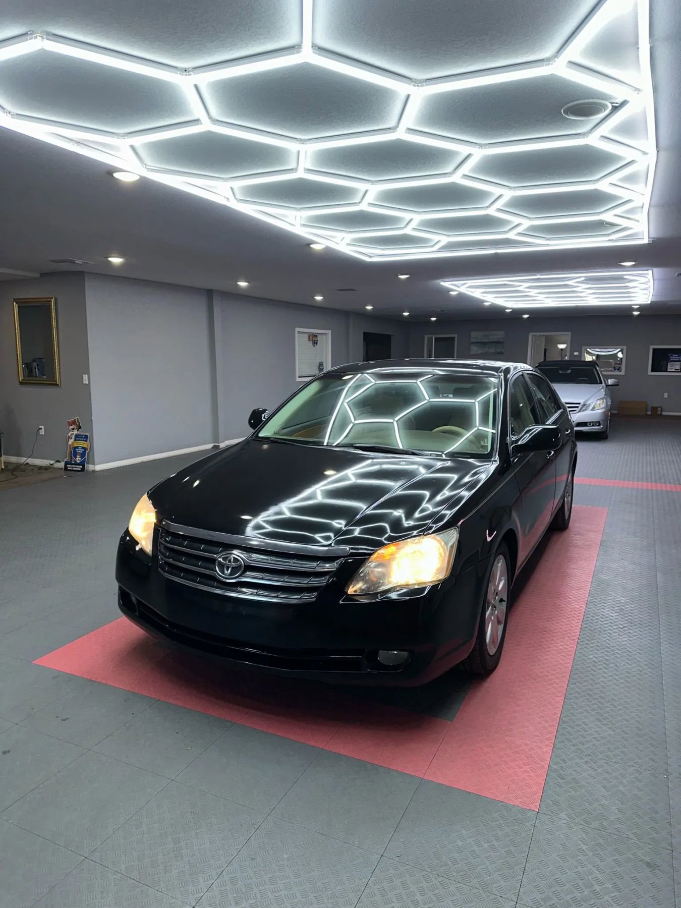 Used 2006 Toyota Avalon XLS image 2