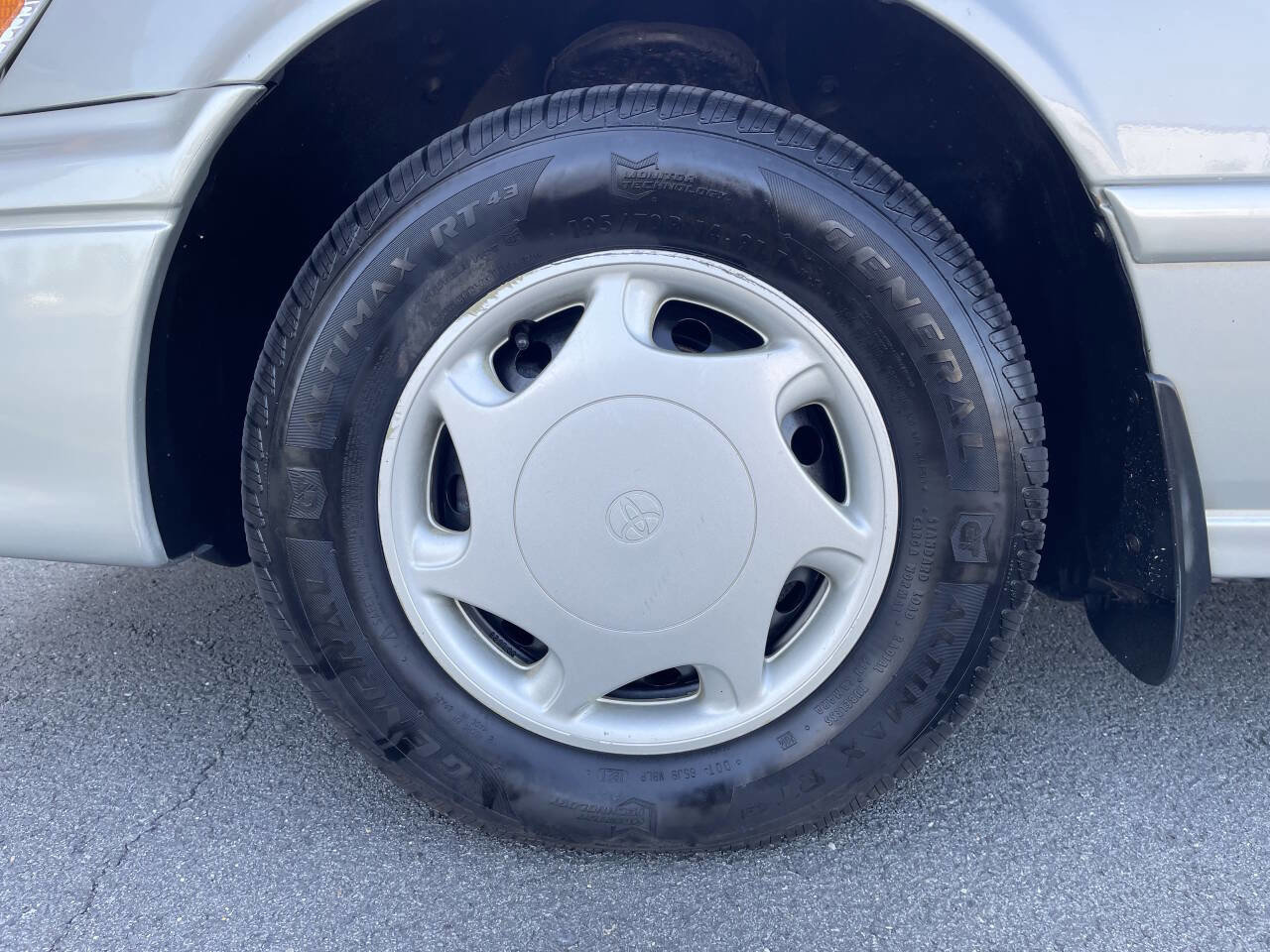 Used 2000 Toyota Camry CE image 32