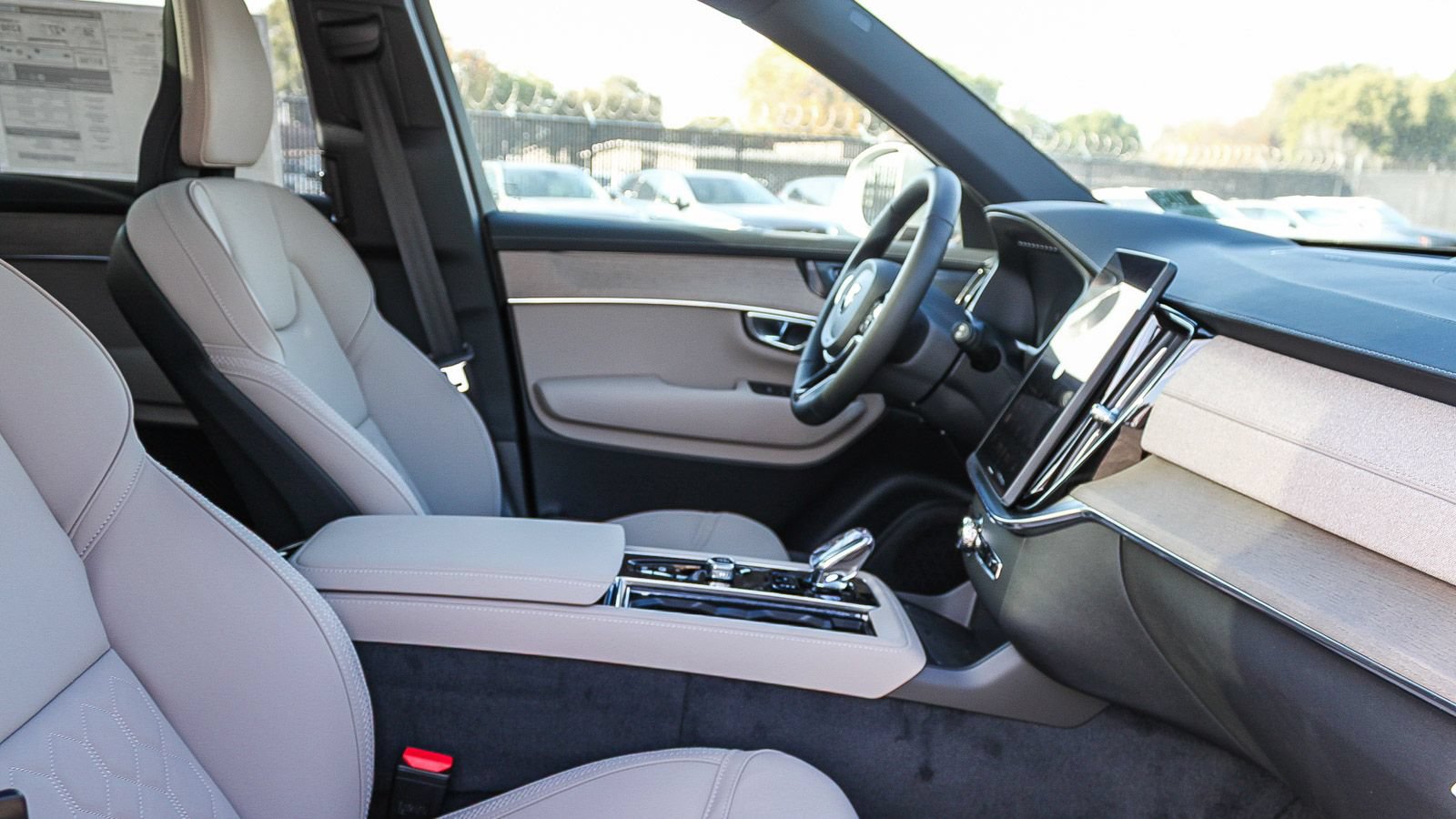 New 2026 Volvo XC90 T8 Plus w/ Protection Package Premier AWD/4WD image 19