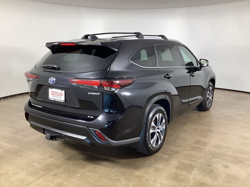 Used 2024 Toyota Highlander XLE AWD/4WD image 5