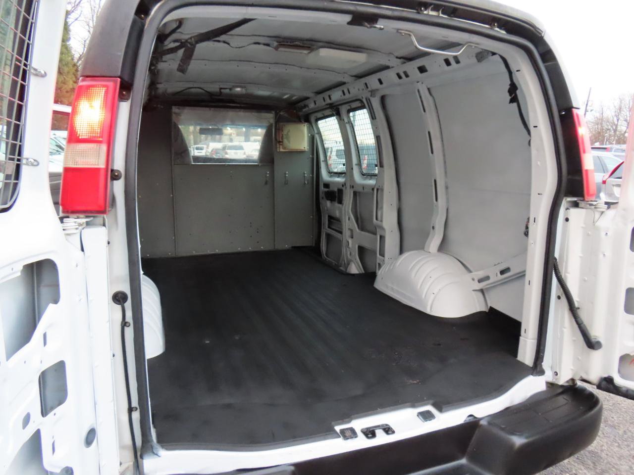 Used 2013 Chevrolet Express 2500 RWD image 10