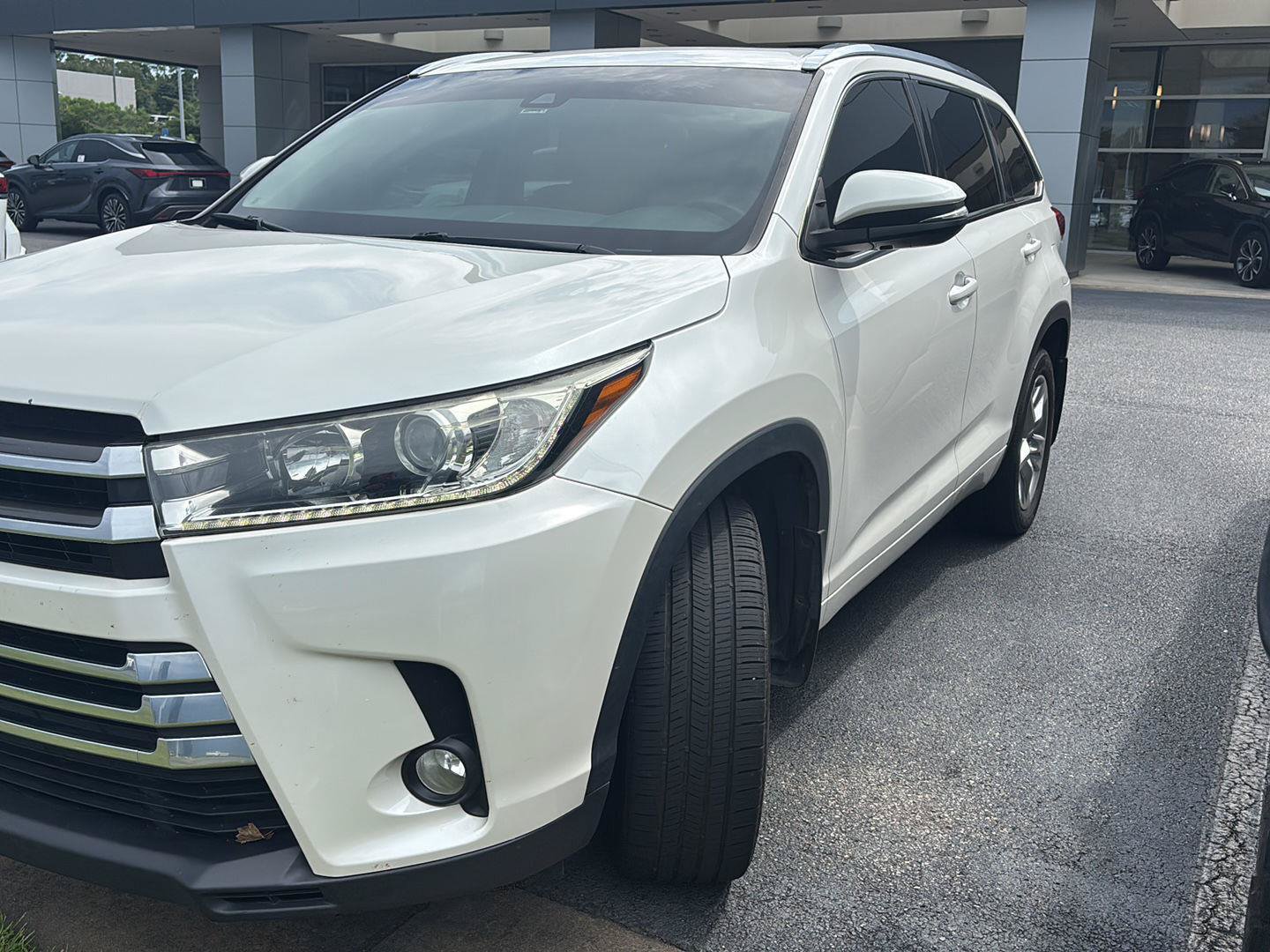 Used 2018 Toyota Highlander FWD V6 image 7
