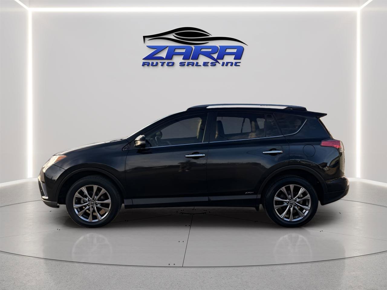 Used 2017 Toyota RAV4 Limited w/ Carpet Mat Package image 4