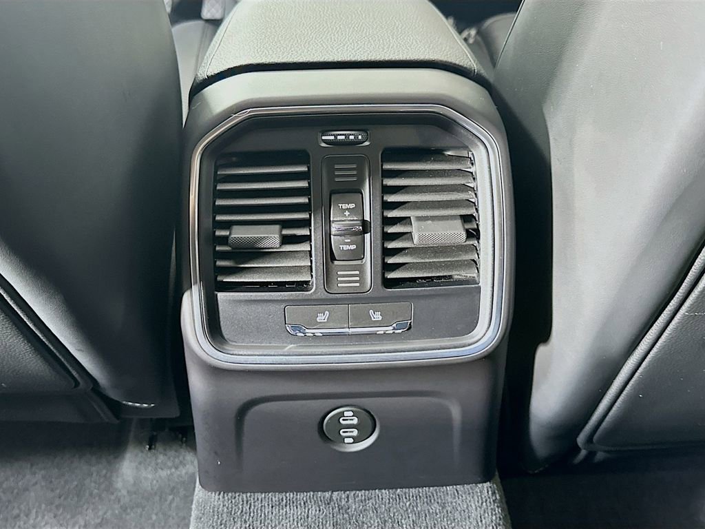 Certified 2024 Porsche Macan image 27