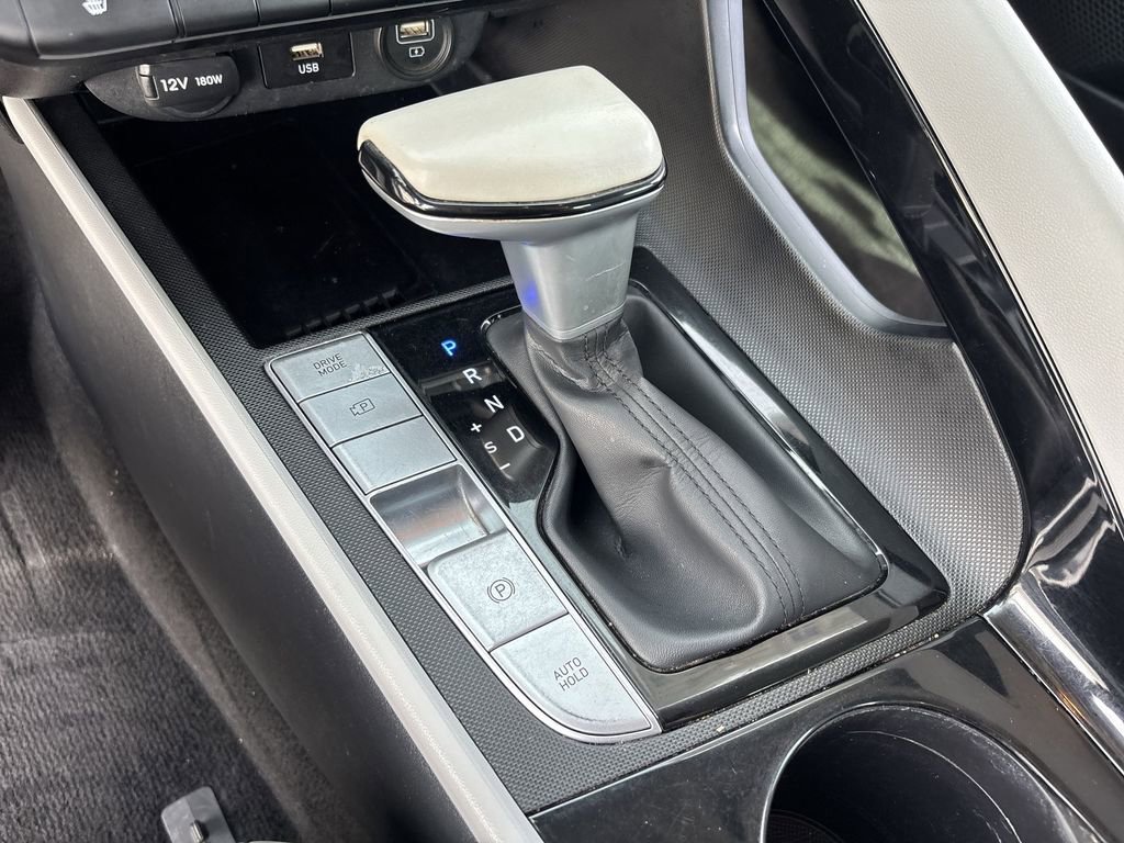 Used 2023 Hyundai Elantra Limited image 16