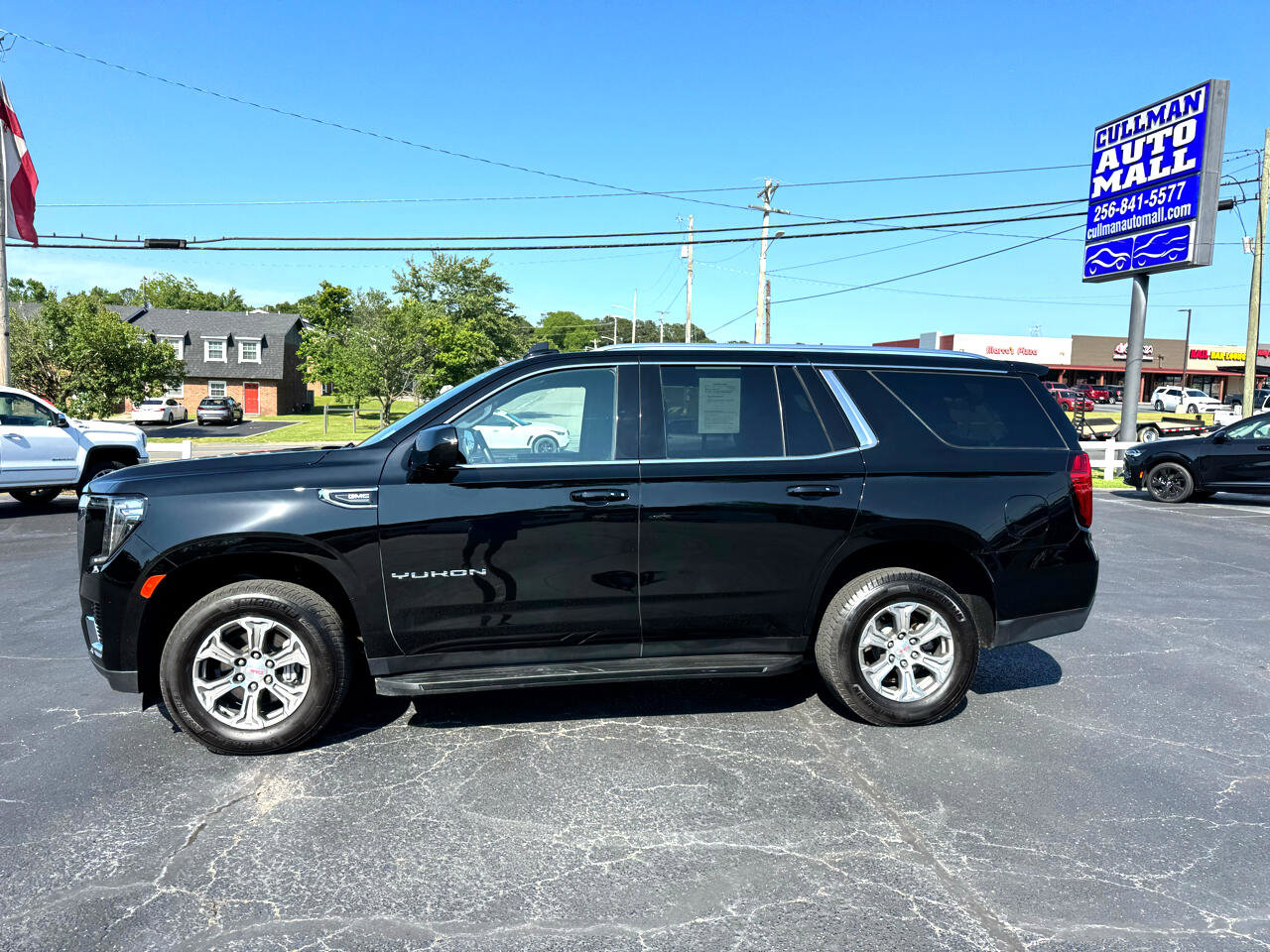 Used 2022 GMC Yukon SLE image 2