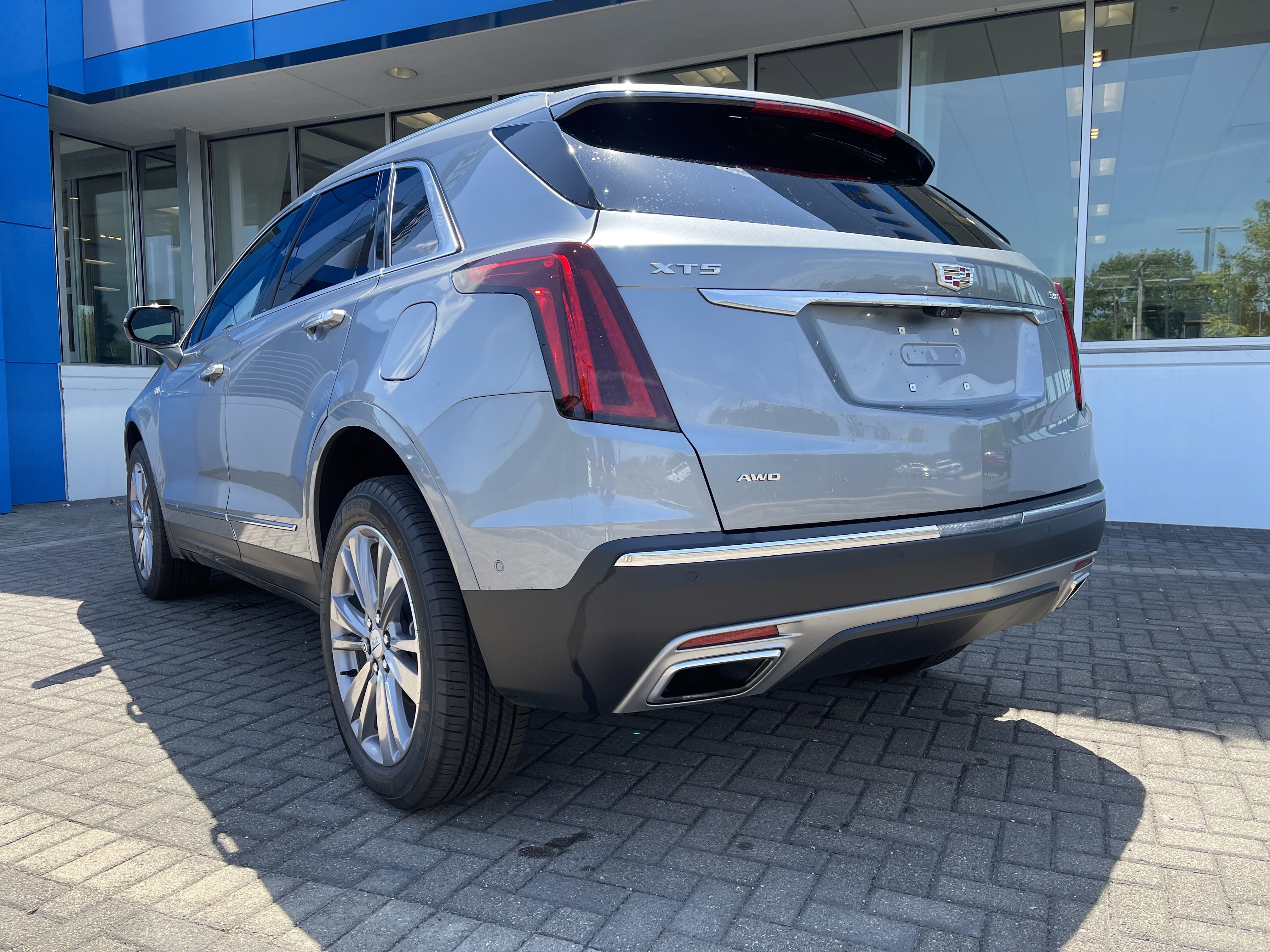 Used 2025 Cadillac XT5 Premium Luxury w/ Technology Package image 3