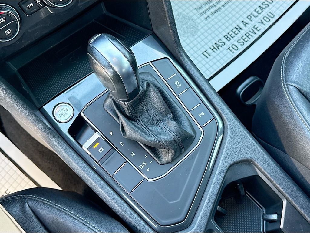 Used 2020 Volkswagen Tiguan SE R-Line image 28