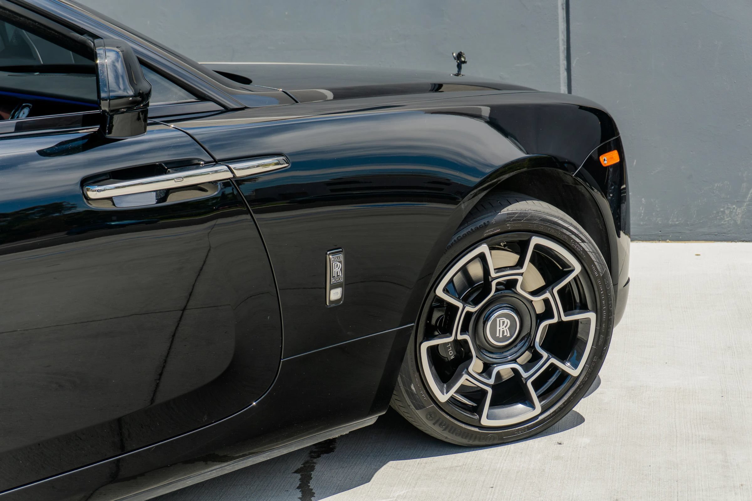 Used 2018 Rolls-Royce Dawn RWD image 43