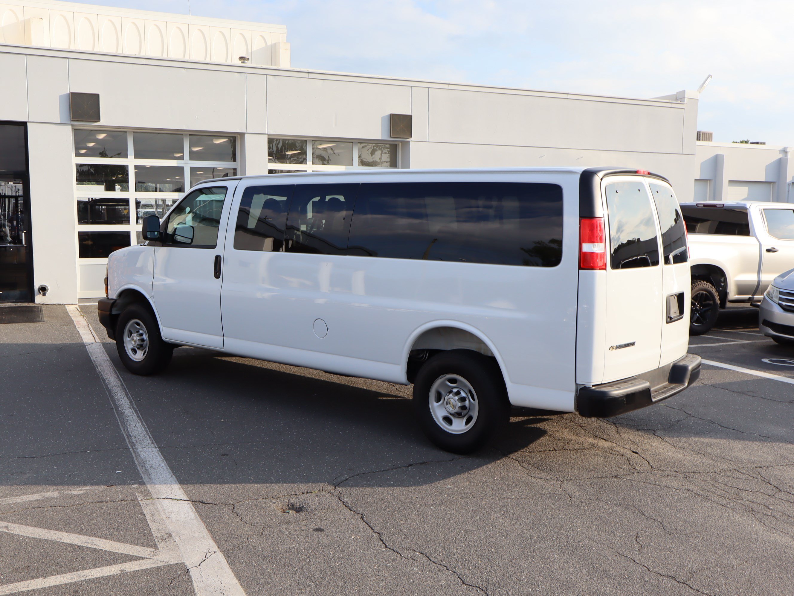 Used 2025 Chevrolet Express 3500 LS RWD image 8