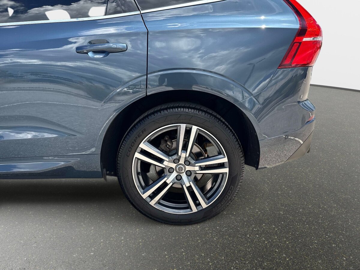 Used 2018 Volvo XC60 T5 Momentum w/ Vision Package AWD/4WD image 10