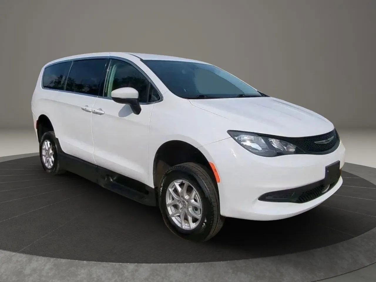 Used 2023 Chrysler Voyager LX FWD image 29