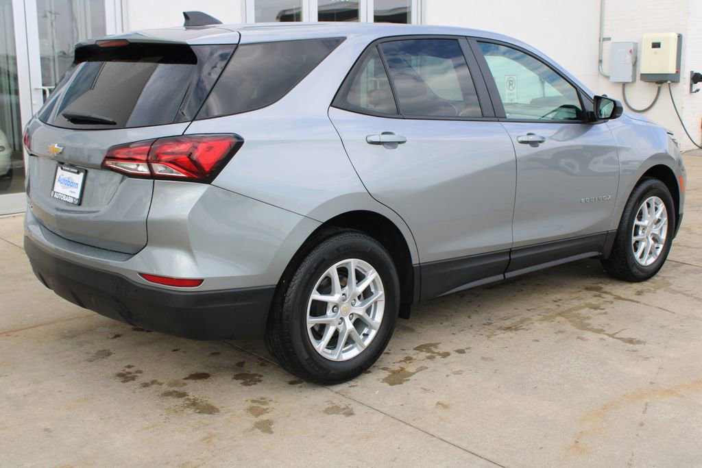 Used 2024 Chevrolet Equinox LS w/ LS Convenience Package FWD image 6