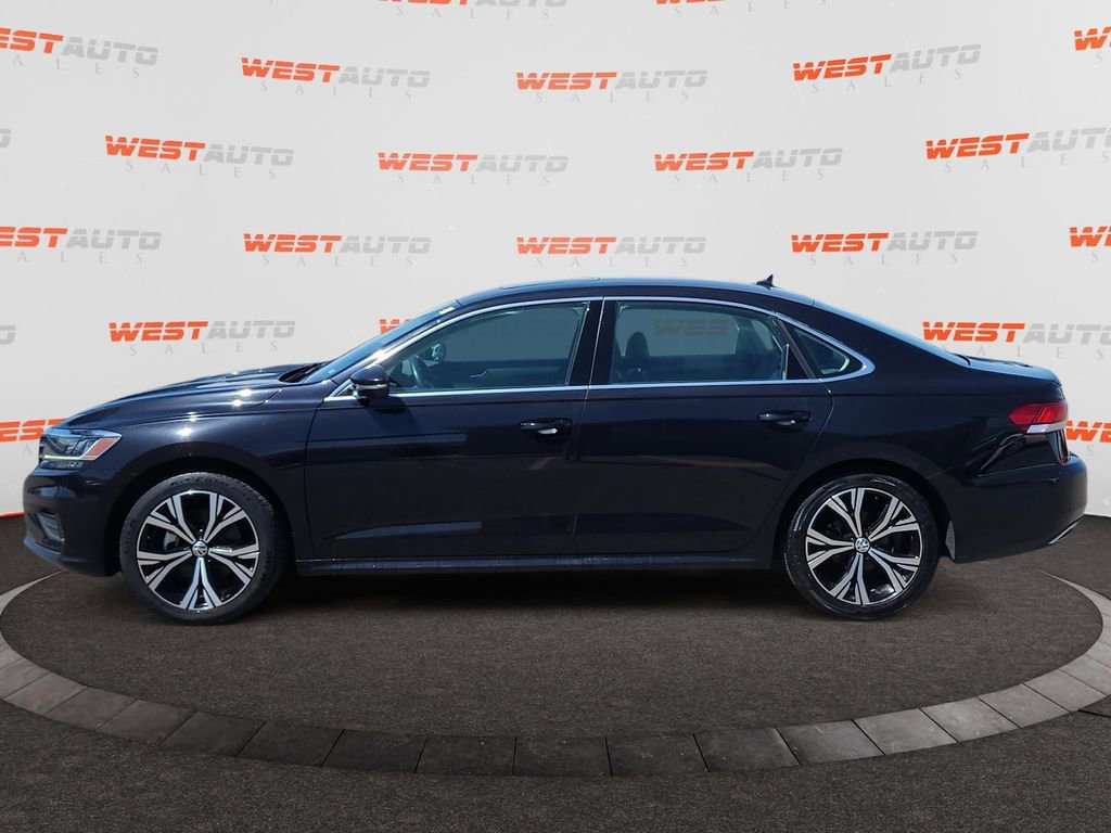 Used 2022 Volkswagen Passat 2.0T SE FWD image 2