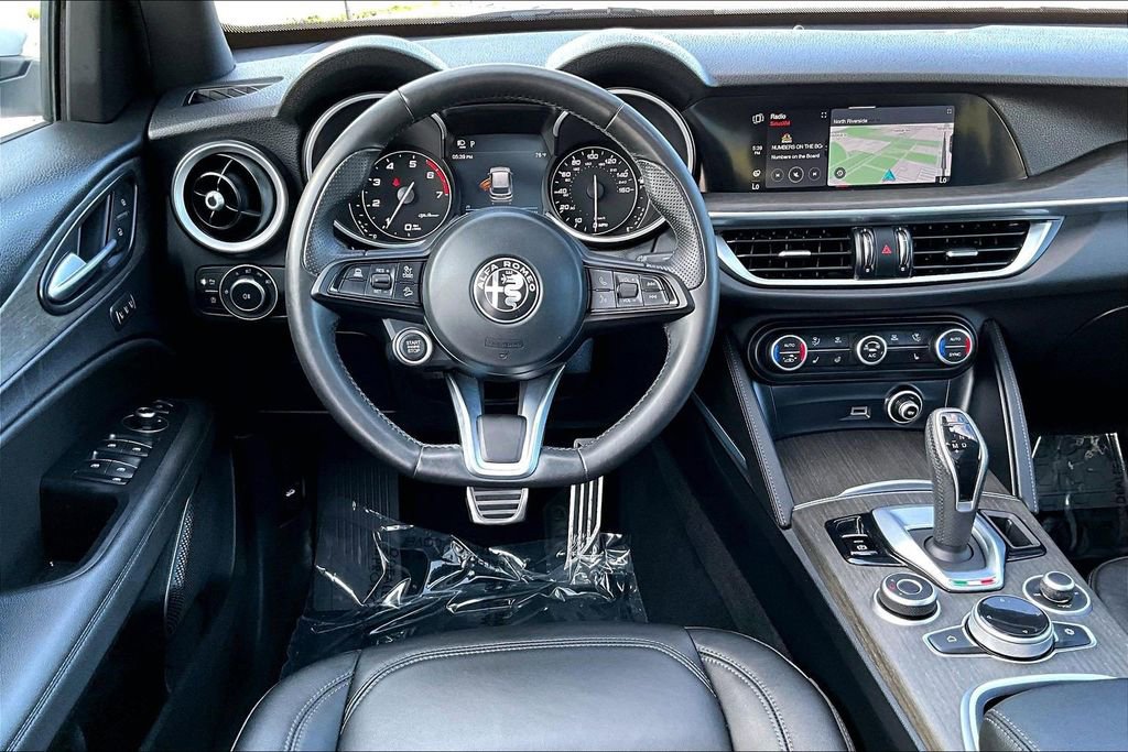 Used 2022 Alfa Romeo Stelvio Ti AWD/4WD image 5