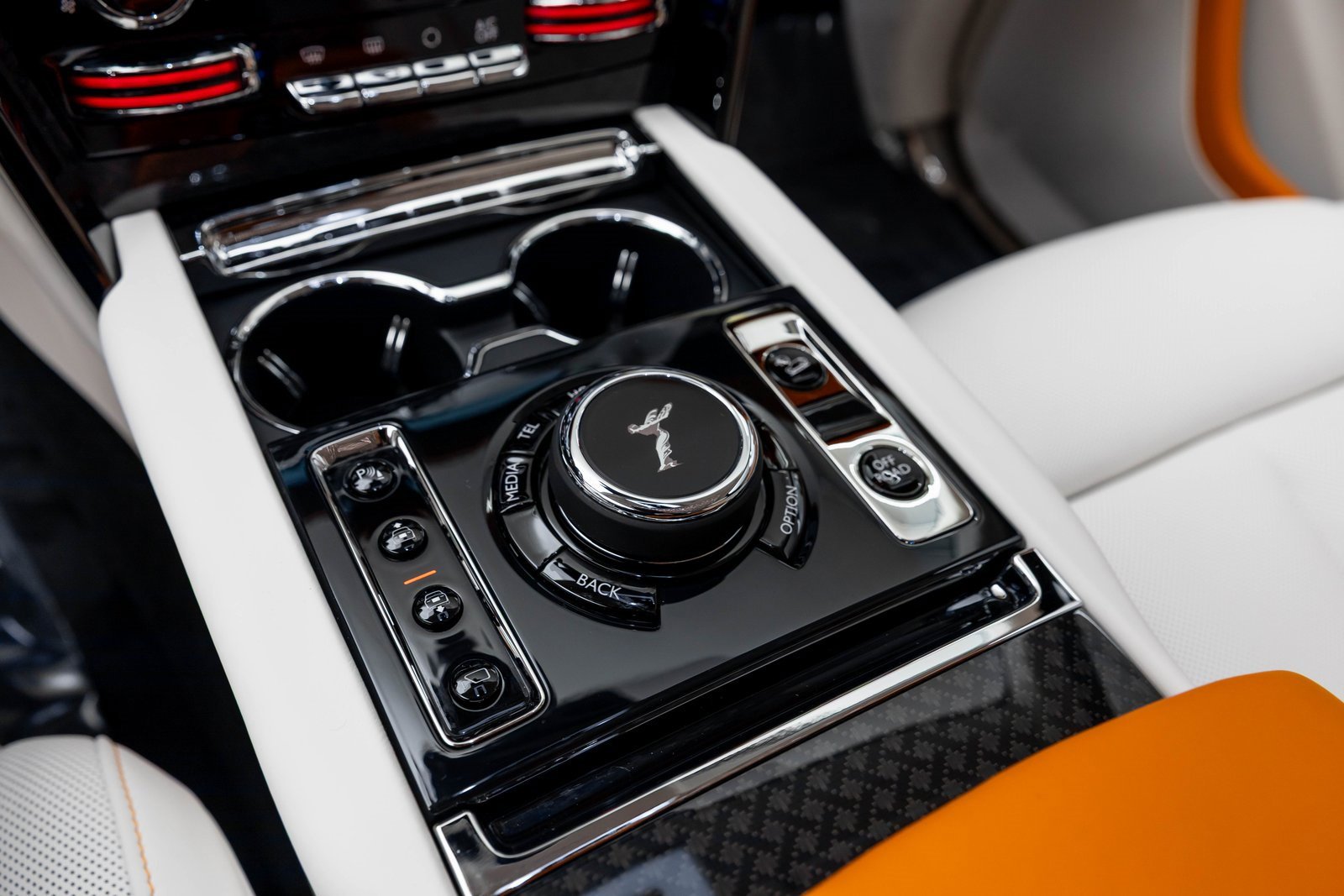 New 2026 Rolls-Royce Cullinan Black Badge image 28