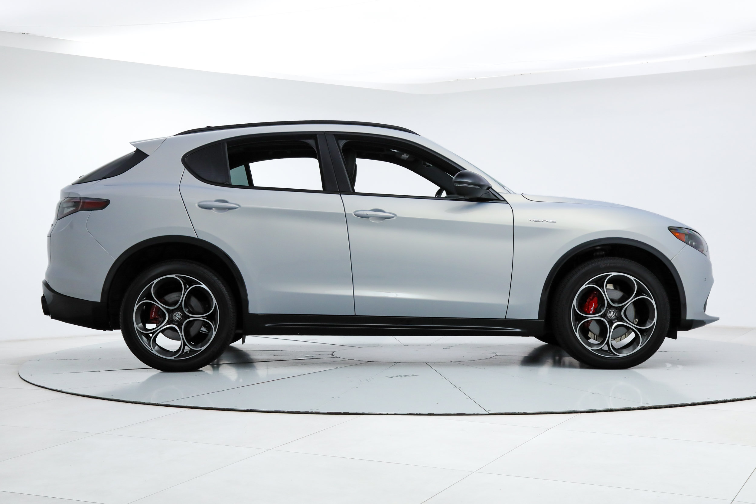 New 2025 Alfa Romeo Stelvio Sprint w/ Veloce Package AWD/4WD image 6