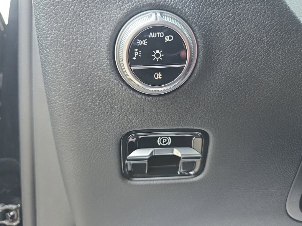 Used 2024 Mercedes-Benz GLC 300 4MATIC image 27