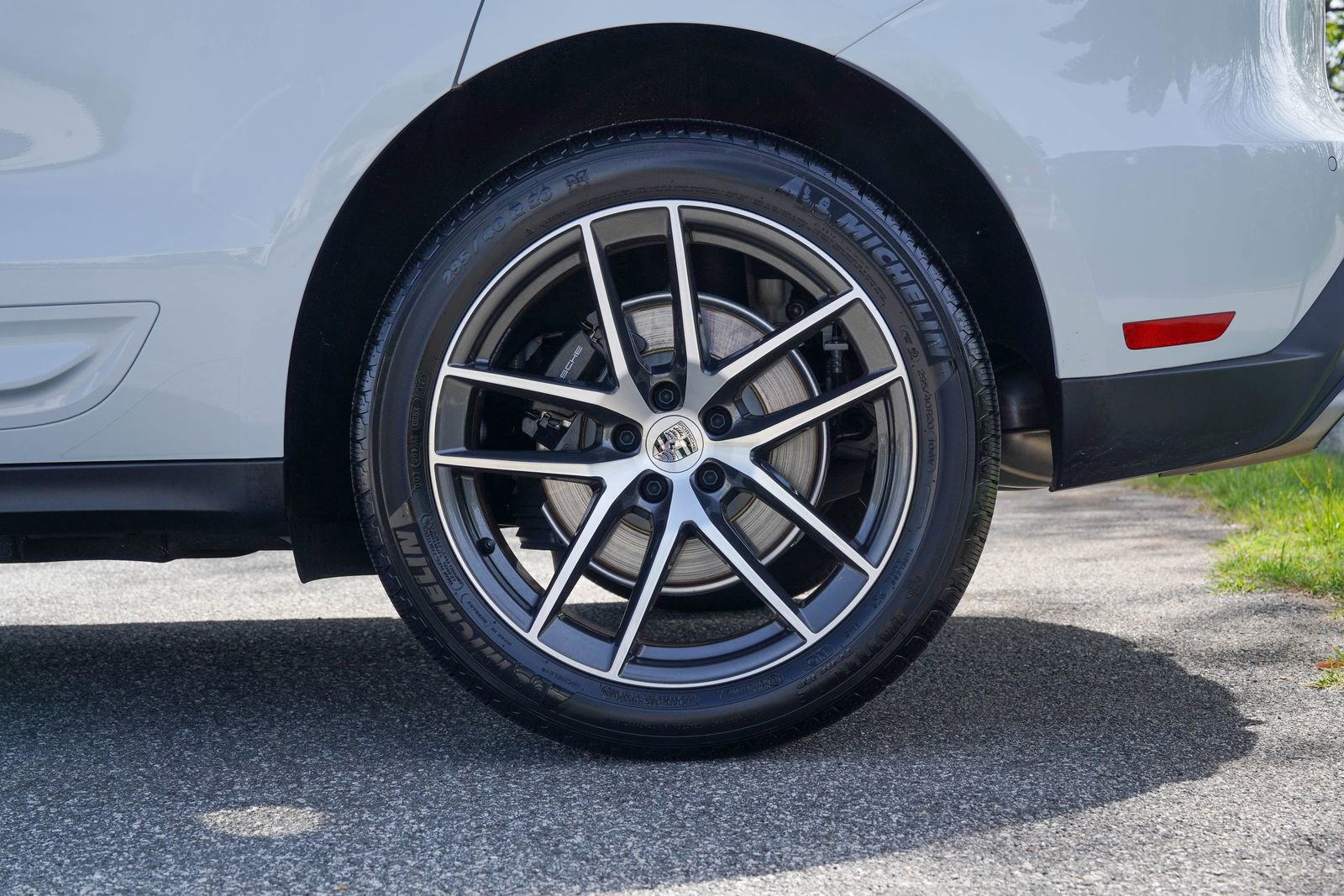 Certified 2025 Porsche Macan image 12