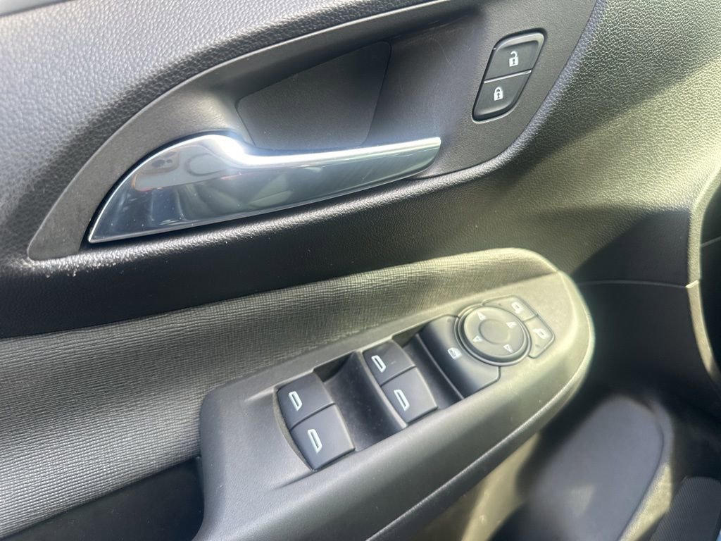 Used 2025 Buick Envista Preferred image 28