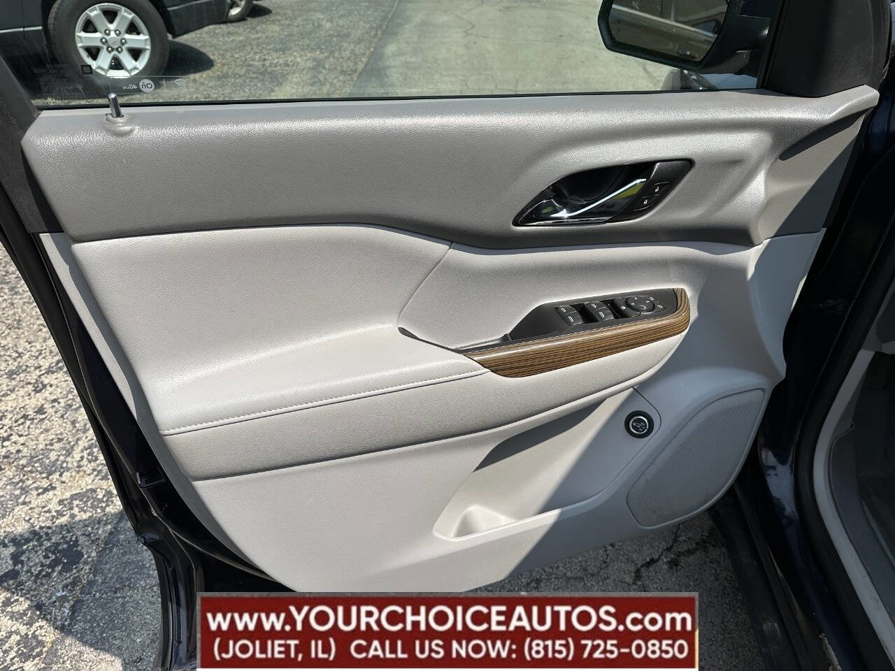 Used 2017 GMC Acadia SLE image 14