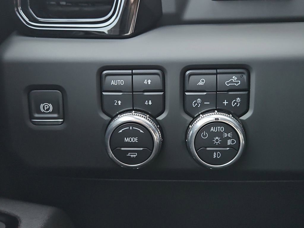 Used 2025 GMC Sierra 2500 AT4 image 27