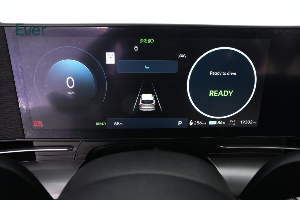 Used 2025 Hyundai Kona SEL FWD image 7