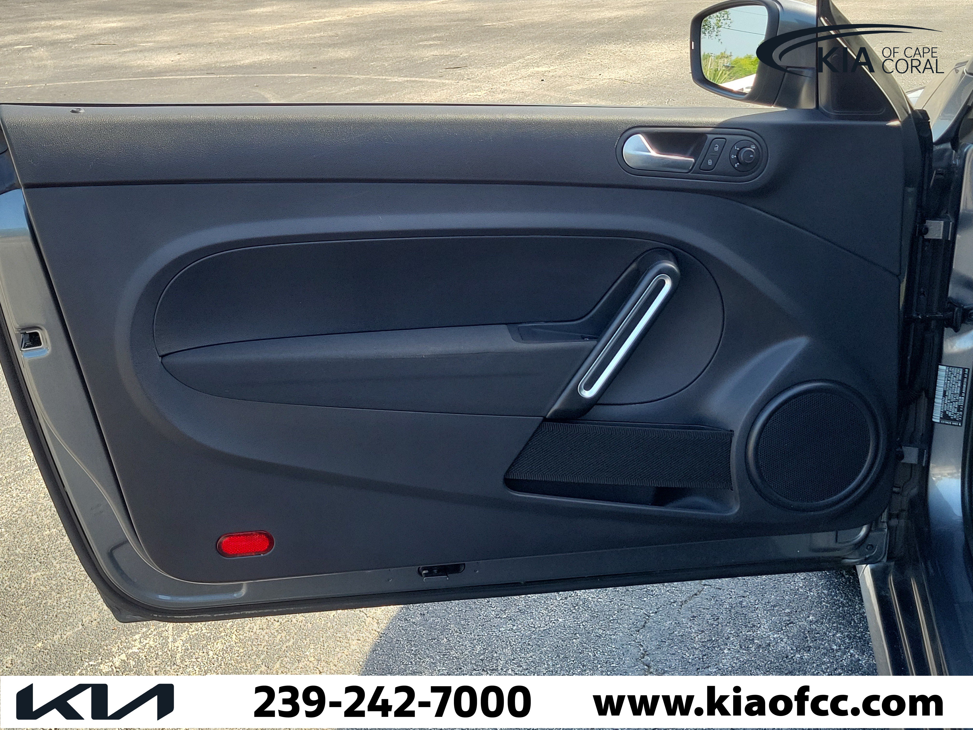 Used 2019 Volkswagen Beetle 2.0T SE FWD image 12