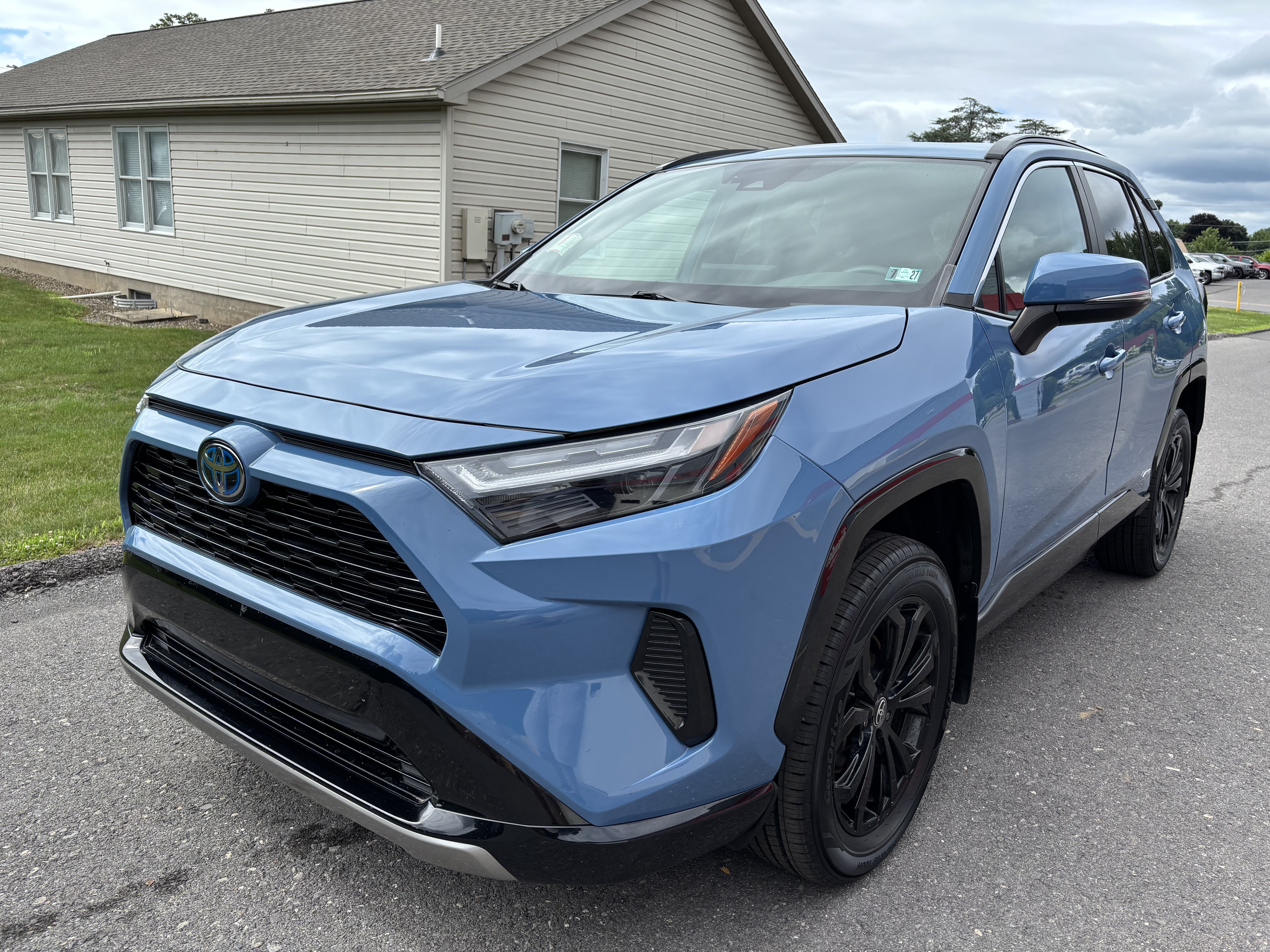 Used 2022 Toyota RAV4 SE w/ Convenience Package AWD/4WD image 8