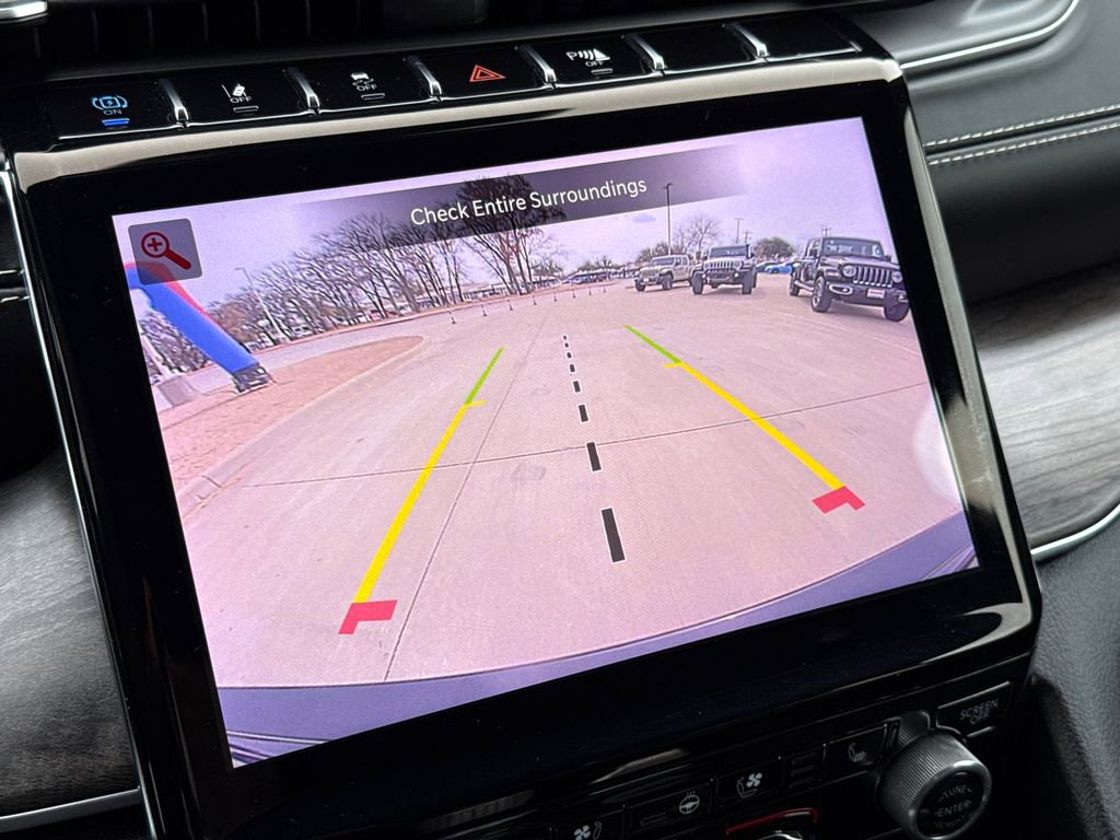 Used 2022 Jeep Grand Cherokee Overland w/ Luxury Tech Group IV AWD/4WD image 27
