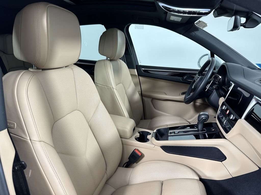 Certified 2025 Porsche Macan image 24