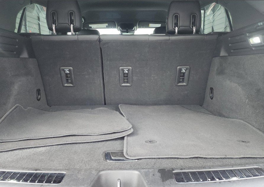 Used 2024 Cadillac XT4 Premium Luxury image 12