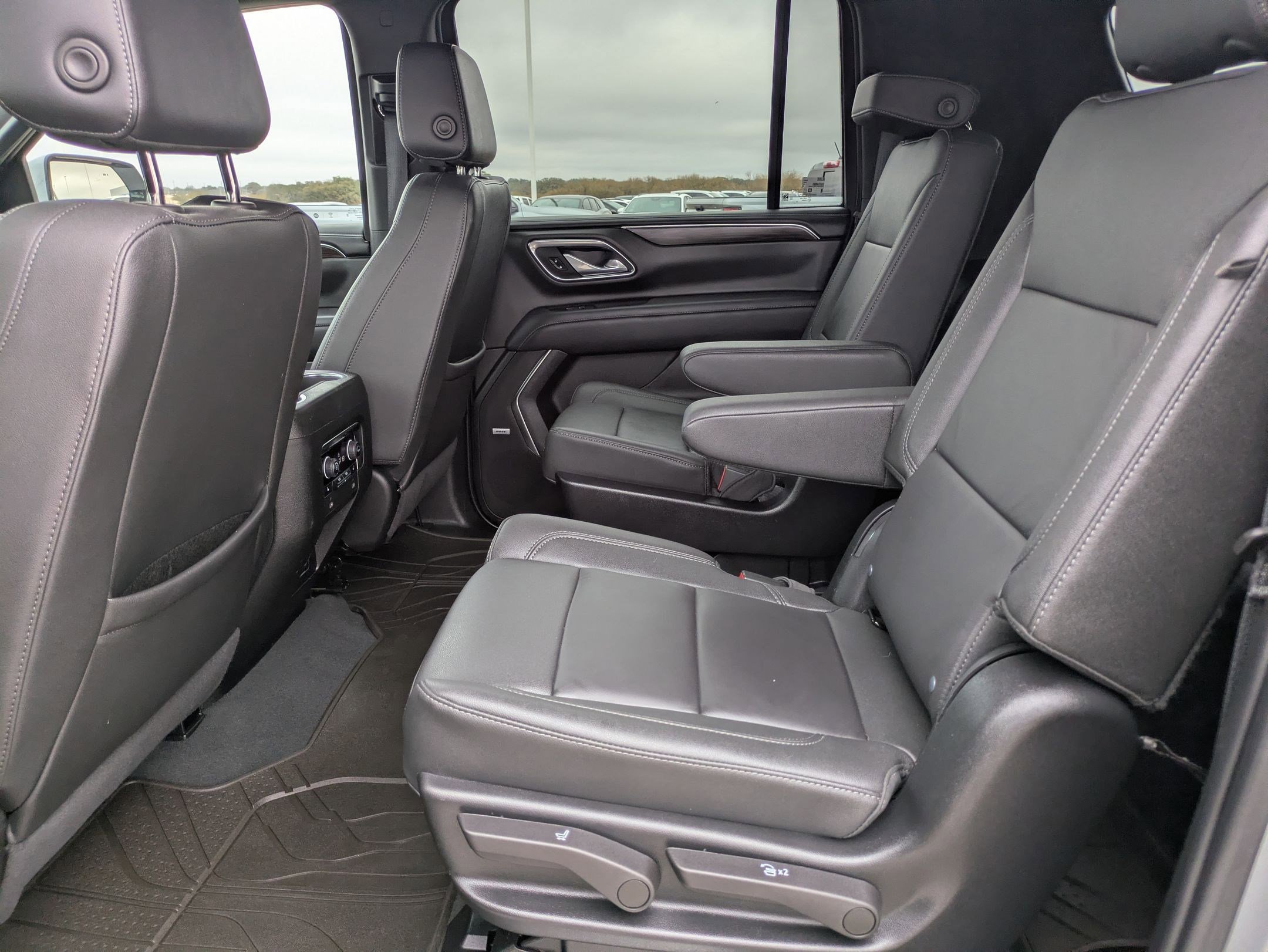 Certified 2024 Chevrolet Suburban Z71 w/ Luxury Package image 13