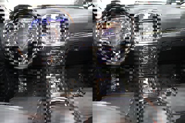 Used 2016 Chrysler 300 C image 2