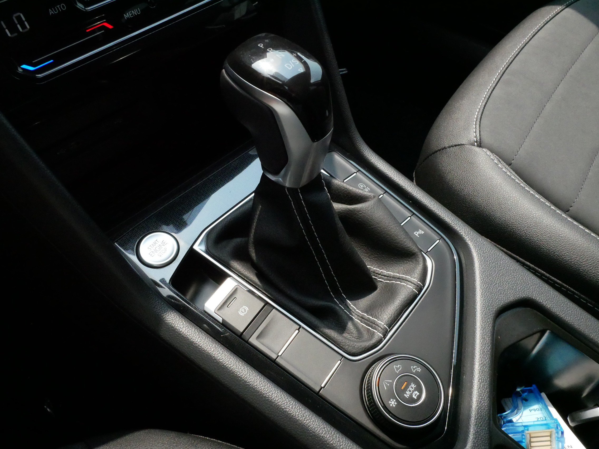 Certified 2025 Volkswagen Taos SE AWD/4WD image 24