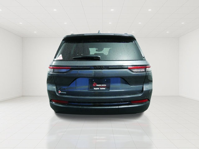 Used 2023 Jeep Grand Cherokee Altitude AWD/4WD image 6