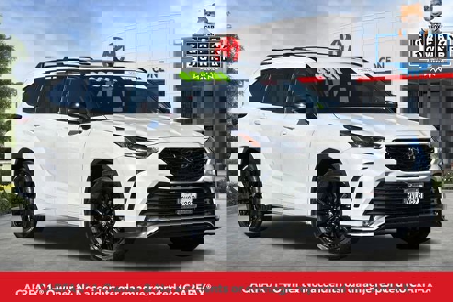 Certified 2025 Toyota Highlander XSE image 2